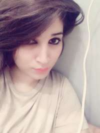 Alev-alev buğday tenli Meryem