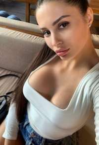 Alev-alev deneyimli hatun Alarcin