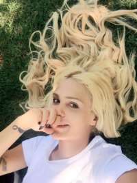 Alev-alev evinde buluşan eskort Melek