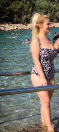 Baştan çıkaran kaprissiz kadın Hande