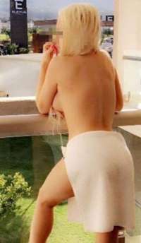 Çılgın Sarışın Burce Sizi Misafir Bekliyor