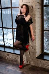 Elit oral yapan bayan Nagehan