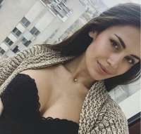 Etkileyici genç eskort Deste