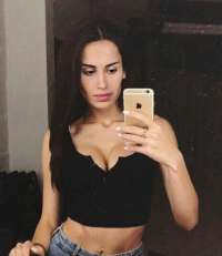 Etkileyici genç eskort Deste