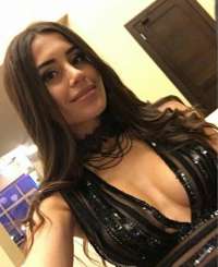 Etkileyici genç eskort Deste