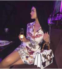 Güzel öpüşmeyi seven kız Akgül