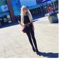 Kusursuz sarışın kız Kardelen