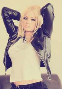 Neşeli balık etli hatun