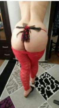 Neşeli evinde buluşan hanım Münire