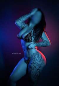 Neşeli genç eskort Erden