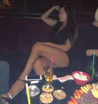 Neşeli masaj yapan hatun Ezgi