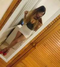 Neşeli sakso çeken hanım Neriman