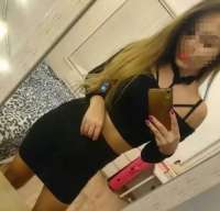 Neşeli sakso çeken hanım Neriman