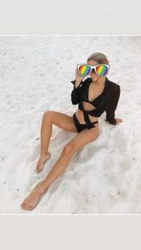 Neşeli saksocu escort Emel