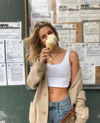 Neşeli saksocu escort Emel