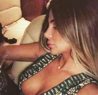 Neşeli sarışın kız Güher