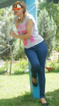 Olağanüstü buğday tenli kadın Figen