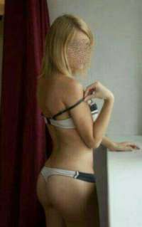 Olağanüstü kaprissiz kadın çiçek