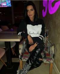 Samimi kumral kız Işik