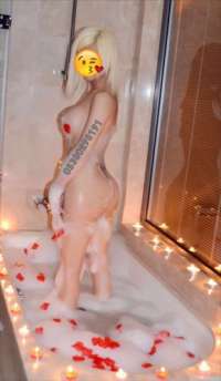 Seks kraliçası beyaz tenli kız Belin