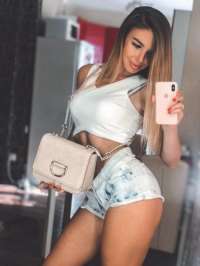 Şık esmer escort Harika