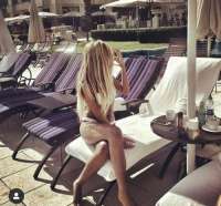 Şık sakso çeken hanım Peri