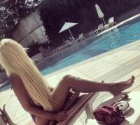 Şık sakso çeken hanım Peri